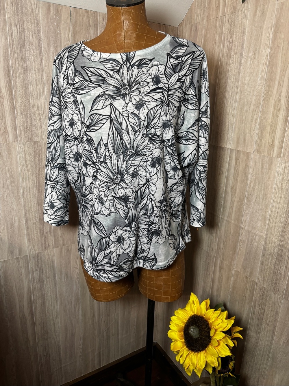 Milano Black & White Greenish Gray With Bling Floral 3/4 Sleeve Boatneck Top